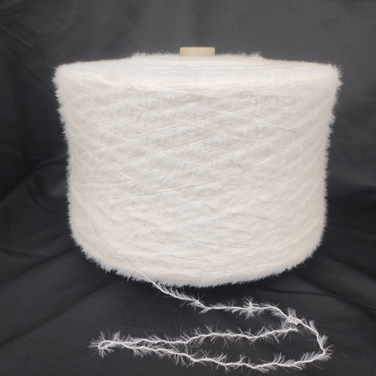 1.3cm NM12 Bleached White / Raw White Nylon Feather Yarn For Flat Machine Knitting