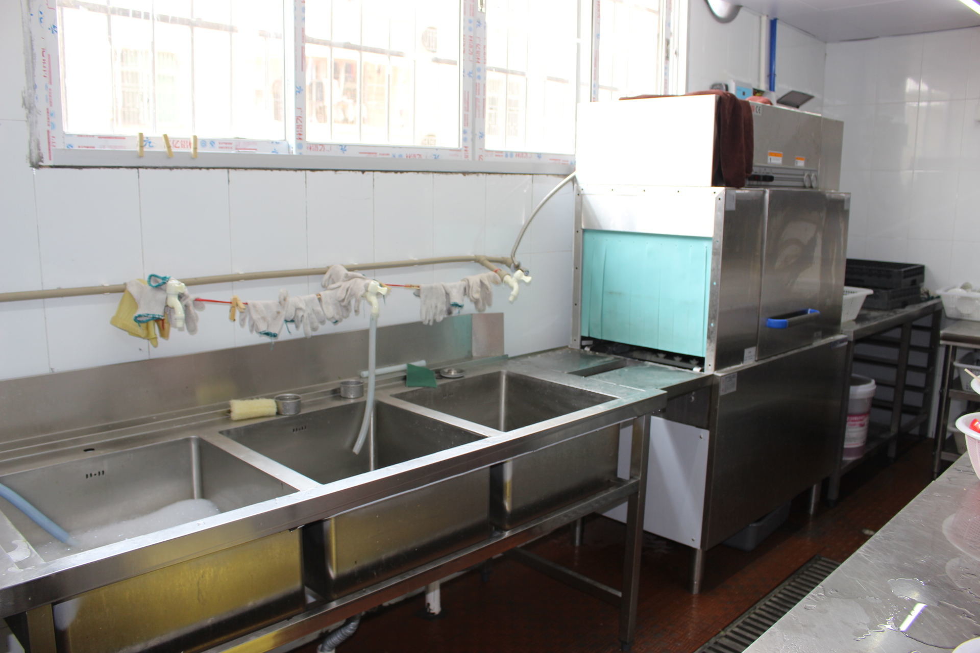 Commercial Kitchen Equipments Rack Conveyor Dish Washer Capacity 300 Basket Per Hour