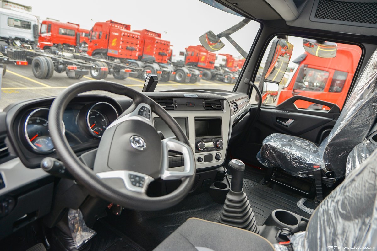 8X4 Dongfeng Heavy Truck 1-10T CNG Truck With Diesel Fuel And Automatic Transmission