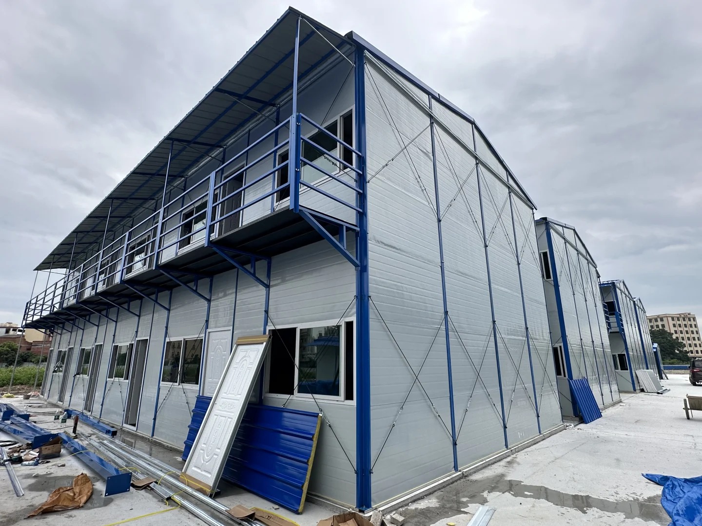 Prefabricated Steel Structure House for Workshop Warehouse Construction Office Tropical Prefabricated House
