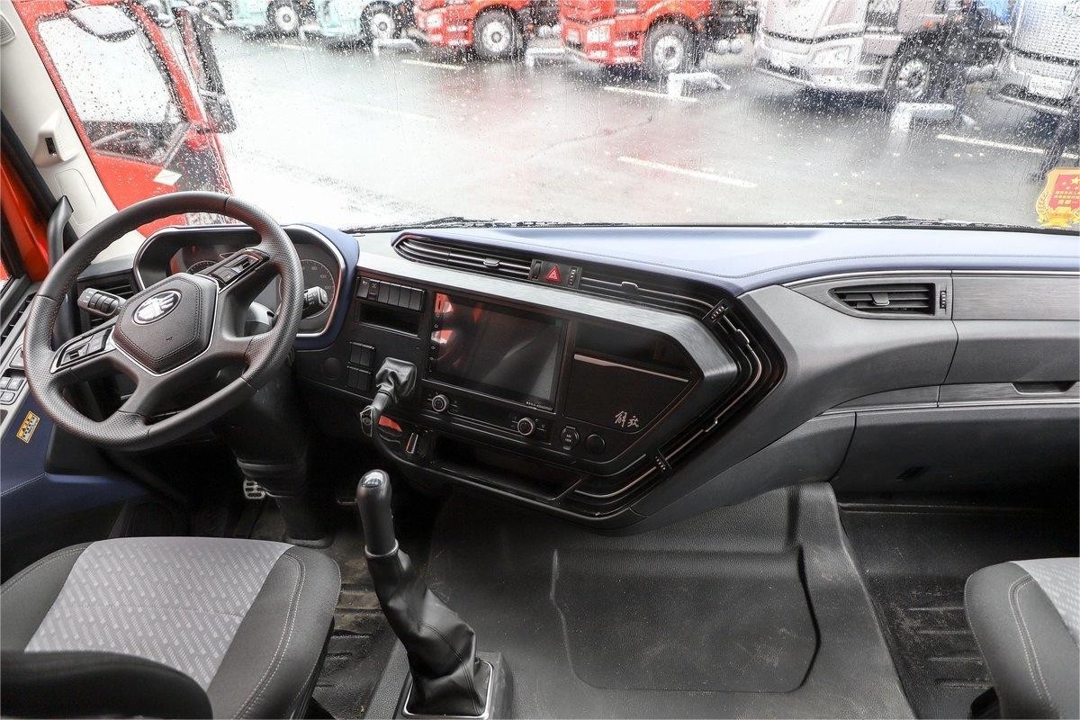 Jiefang Medium Truck Sunroof Air Conditioning 12-Speed 510 HP 8X4 9.4m LNG Fence Truck