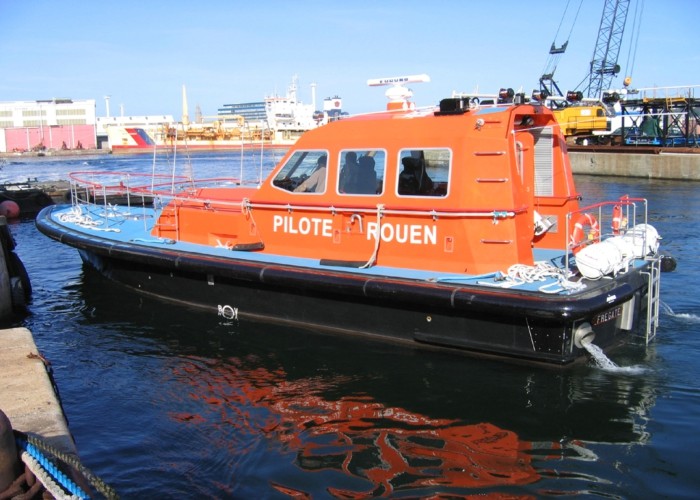0.3 - 6m Diameter Tugboat Inflatable Boat Fenders Good Hydrophobicity Easy Installation