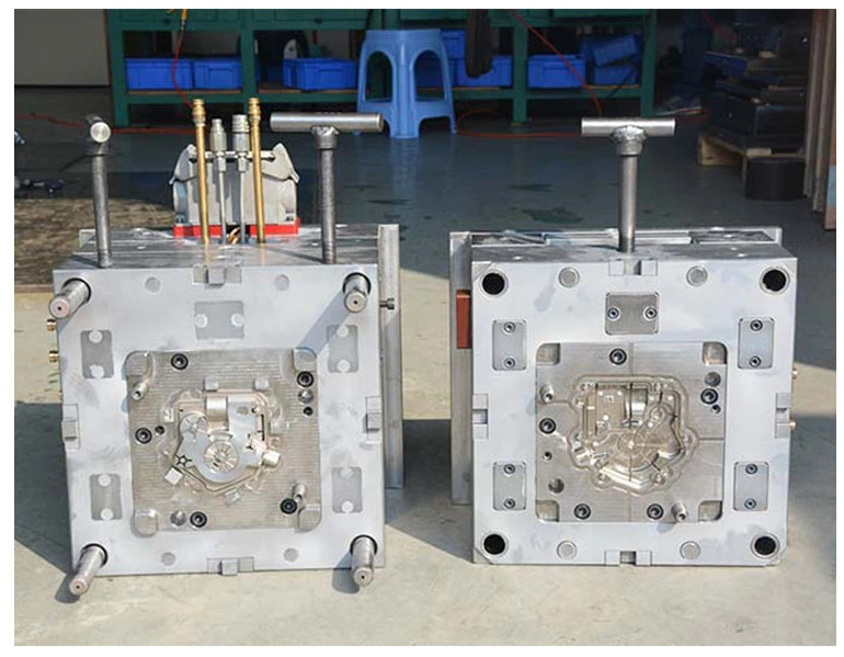 OEM high quality injection plastic services and plastic mold manufacturer in China