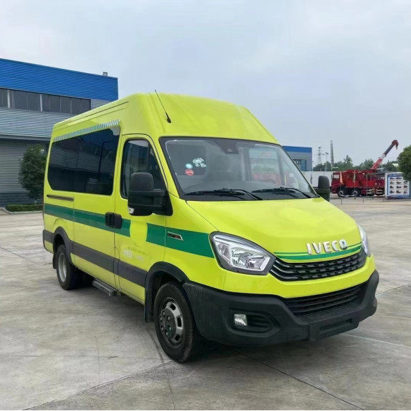 Emergency Rescue Vehicle 933/1097mm Front/Rear Suspension Ambulance With Diesel Oil