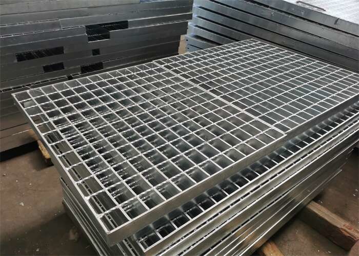 Q235 Skid Proof Galvanised Driveway Grates Light Structure 32x5mm