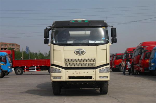 White Concrete Construction Equipment , FAW J6P Self - Load Mobile Concrete