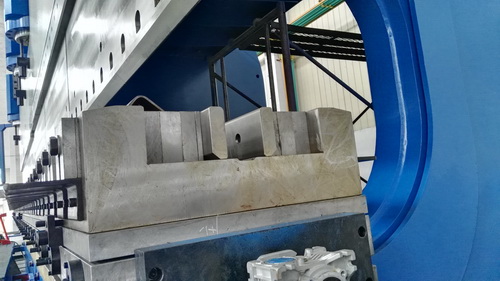 1300T Tandem Press Brake 4M CNCTandem Press Brake Machine With Forming Die Tool​