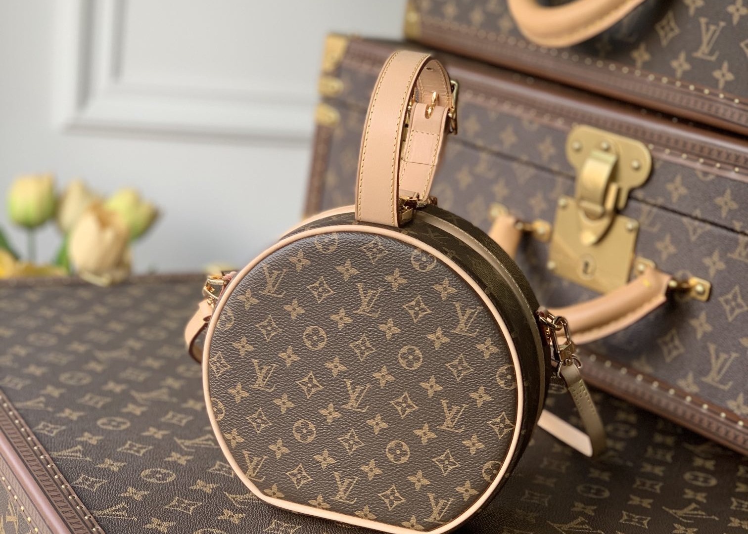Ladies Leather 7.5cm Circular Push Lock Crossbody Bag With Mental Ornament