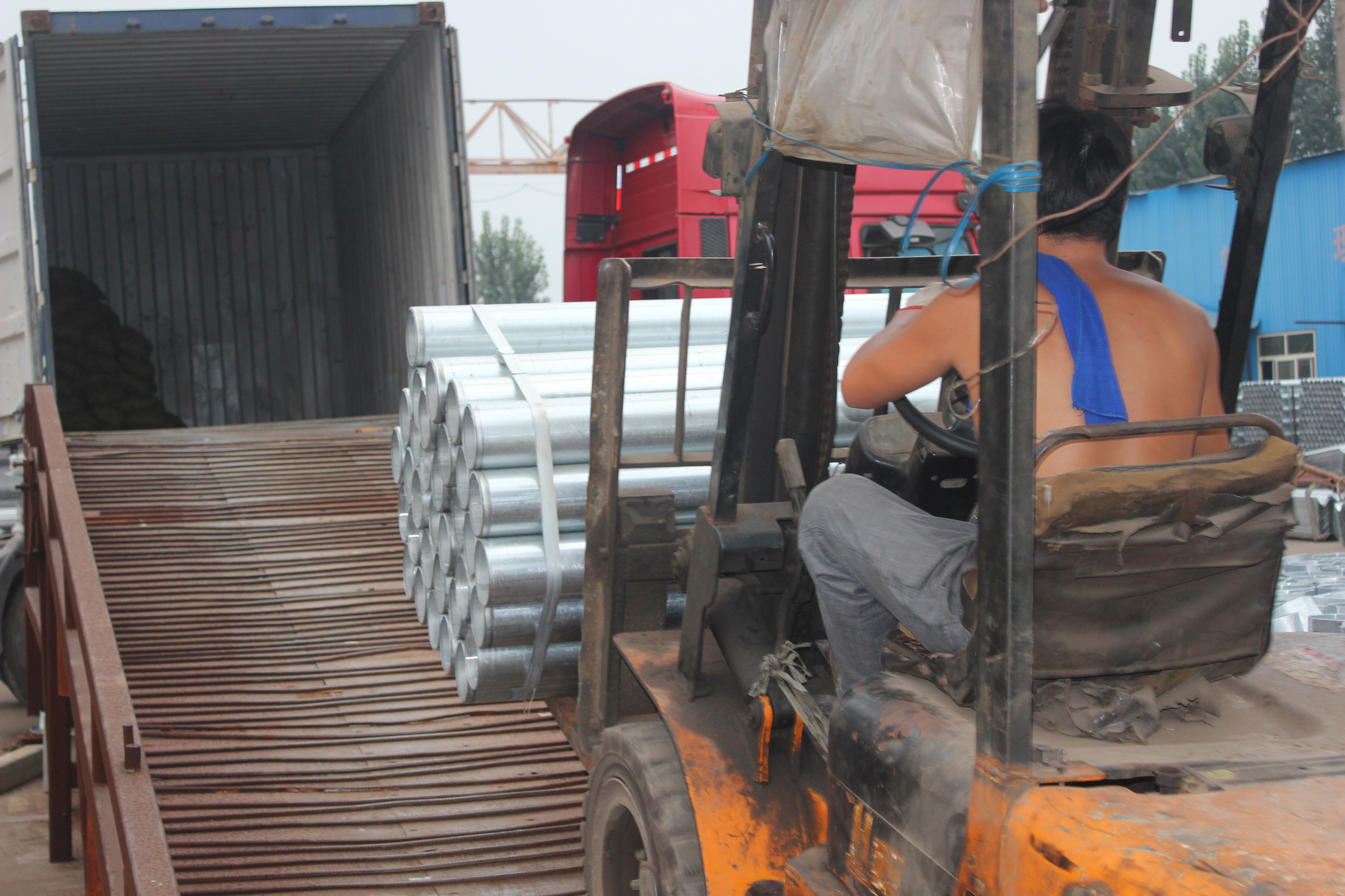 Q235 Q345 Galvanized Steel Highway Guardrail Fishtail End for Customized Projects