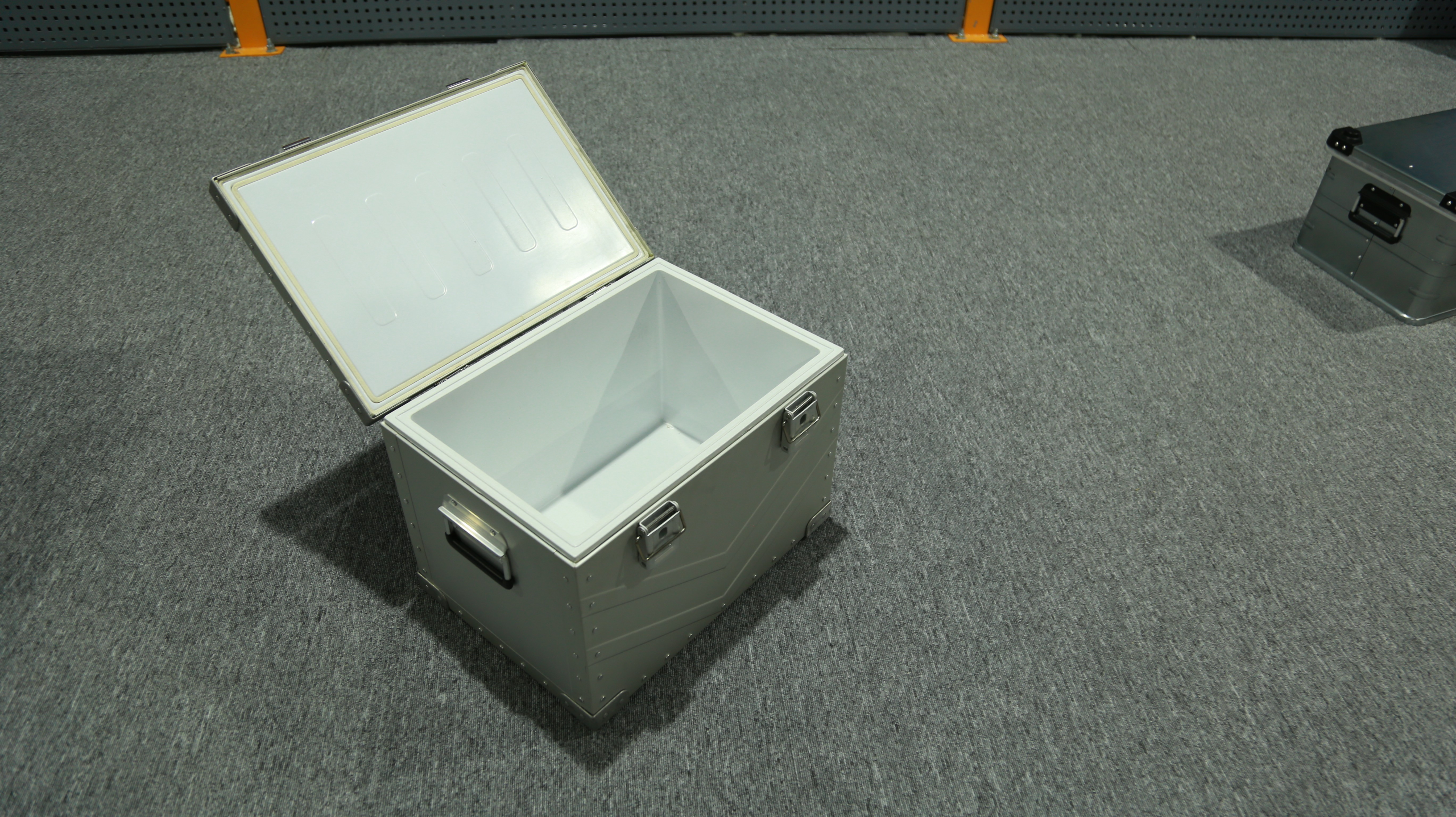 G.W 8.5kg Geometric Pattern Aluminum Alloy Car Camping Kitchen Box Storage Insulation