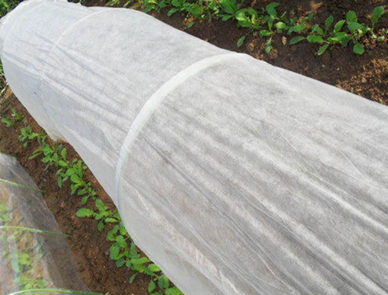 Waterproof PP Spunbond Fabric Roll White Color For Non Woven Geotextiles 10cm-320cm
