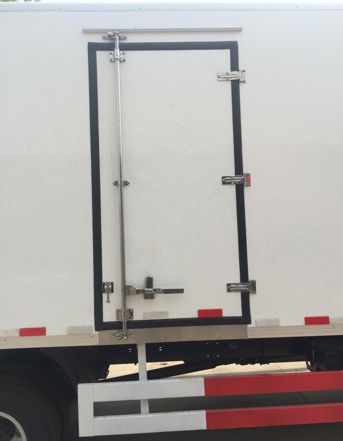 Low Temperature Refrigerator Truck / LHD 4X2 Refrigerated Food Truck