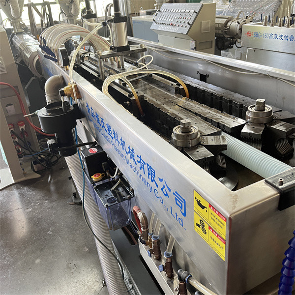 Fully Automatic Plastic Extrusion Machinery PVC PP PE PA Corrugated Pipe Production Line