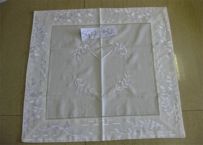 Beige Color Linen Like Tablecloths Square Shaped With ISO9001 Certificated