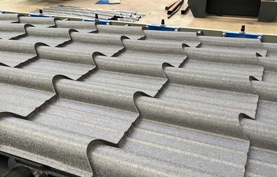 Matte Finish Steel Roof Tiles 30-Years Warranty HDP Beckers Paint Corrugated Roof Panel Metal Tiles Z275 PPGI