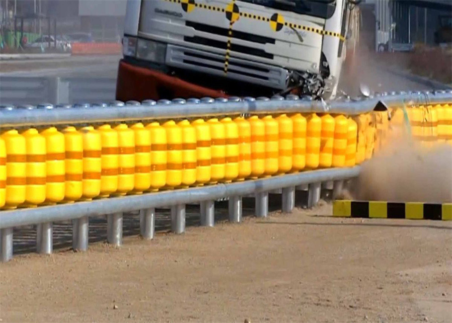 Highway Guardrail Anti Collision Facility Roller EVA Rotary Barrel
