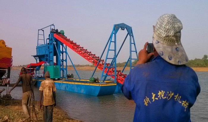 20 Inch Sand Mining Machinery 25m Gold Mining Dredger Pond Dredging Equipment