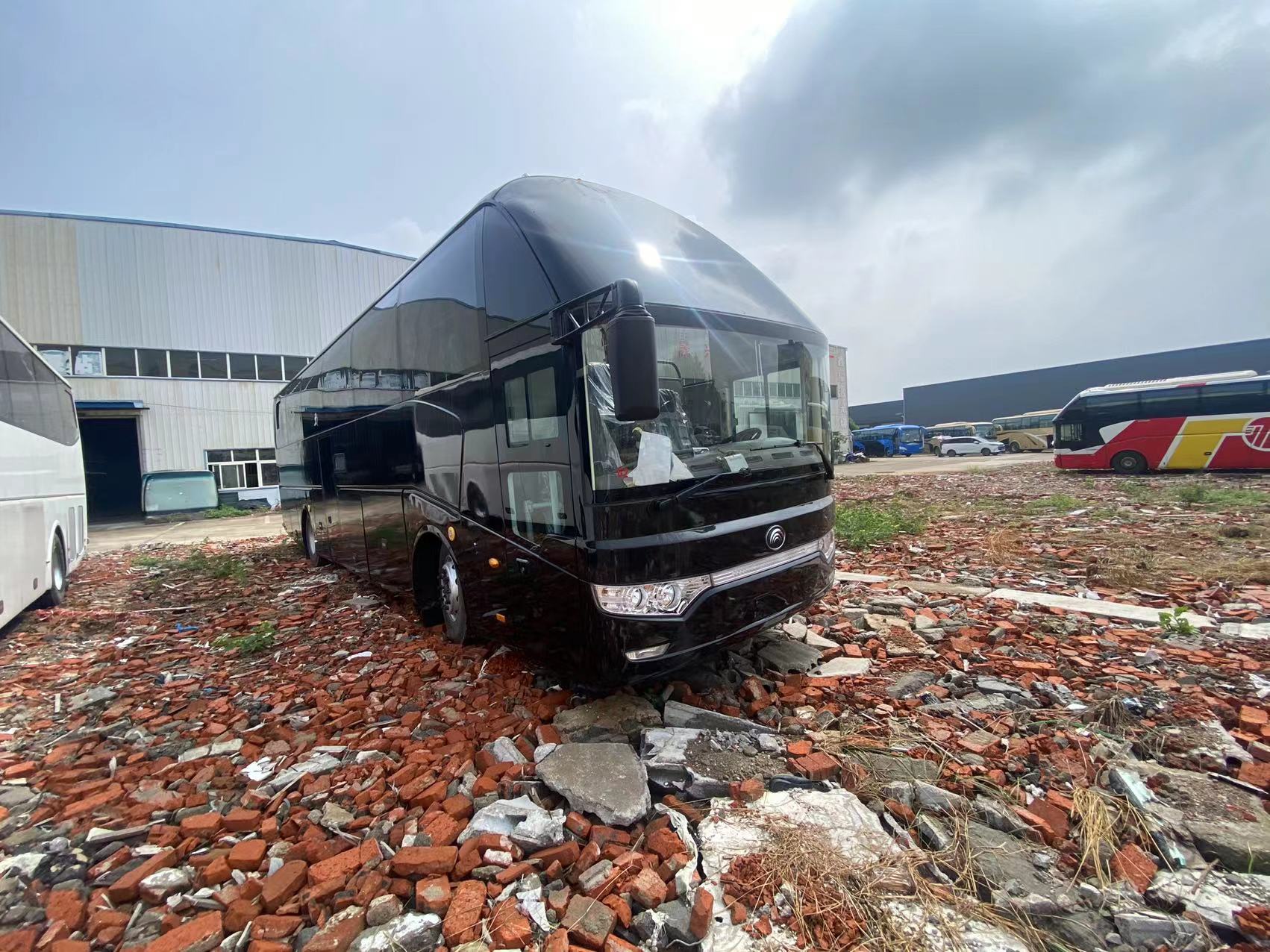 s Best Refurbished 55 Seats Coach with Toilet G.V.W 15000kg 250HP Horsepower