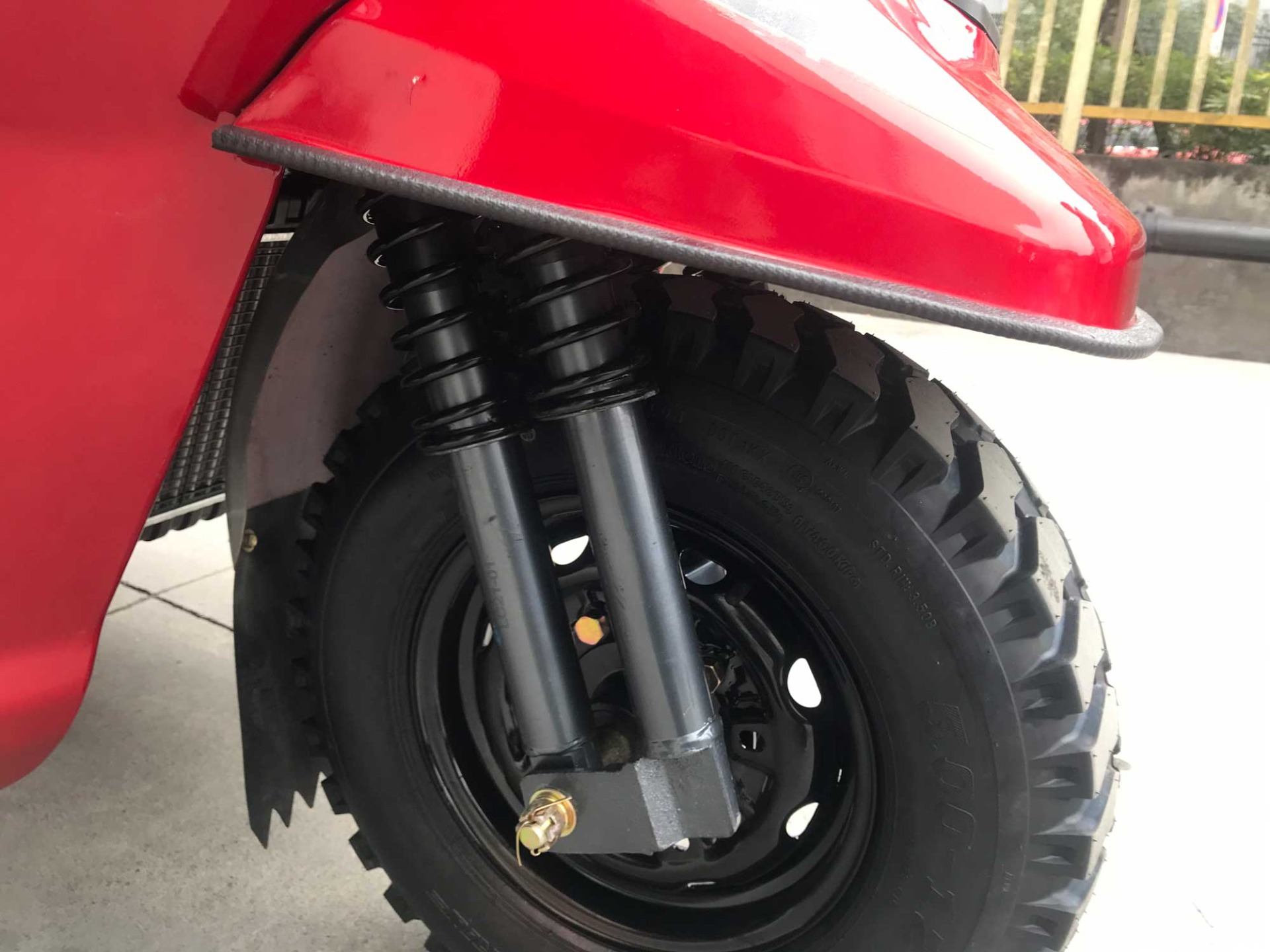 2021 Semi Cabin Motorized Cargo Tricycle 300cc with Integral Booster Drum Rear-Axle