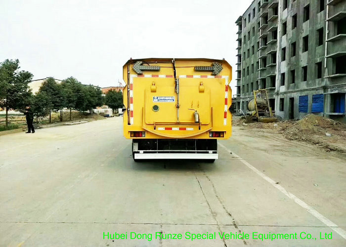 ISUZU EFL 700 Street Washing And Sweeper Truck With Brushes High Pressure Water