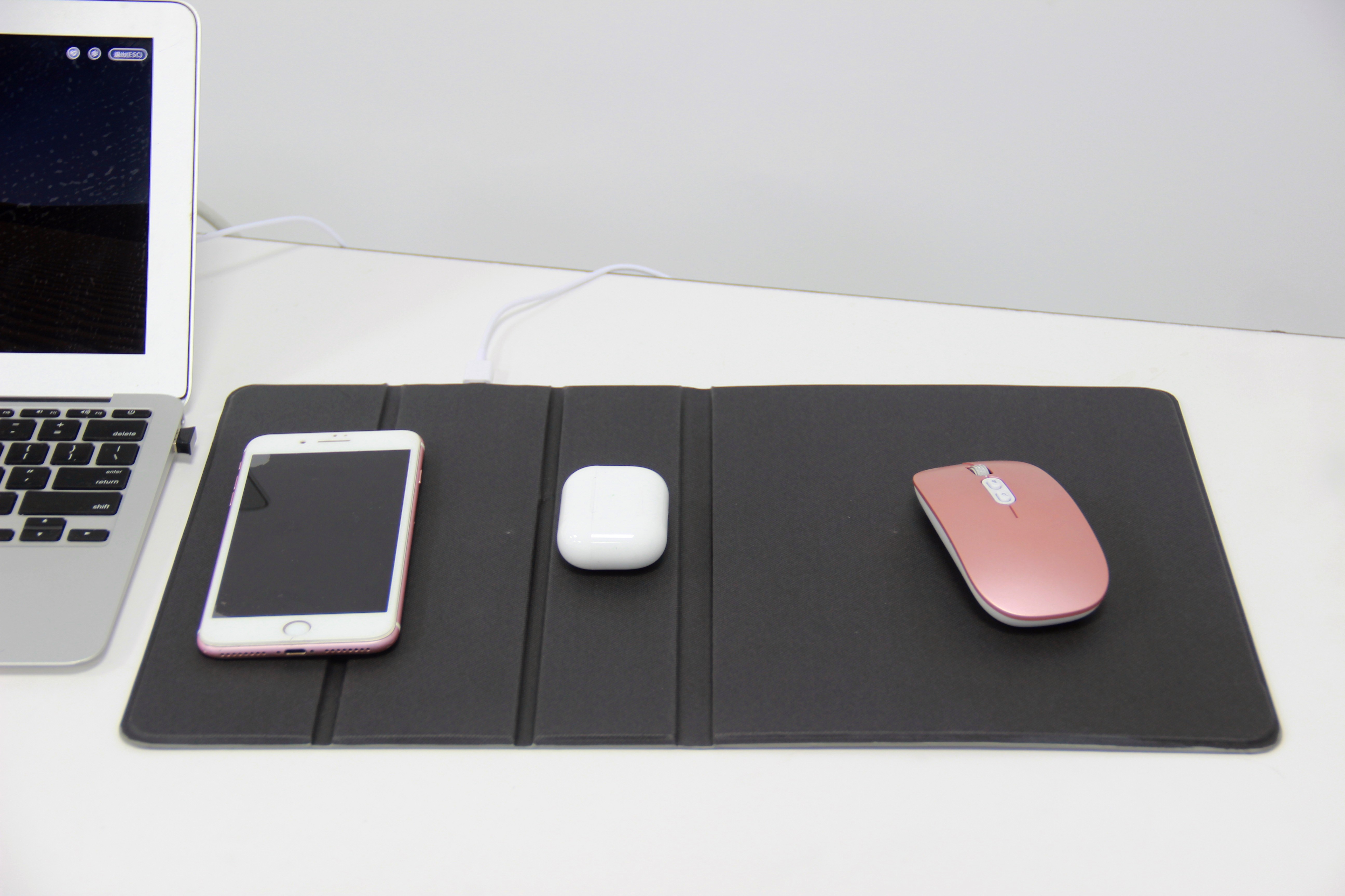 Foldable Nontoxic Mouse Pad With Phone Holder , 10W Mouse Pad Charging Station