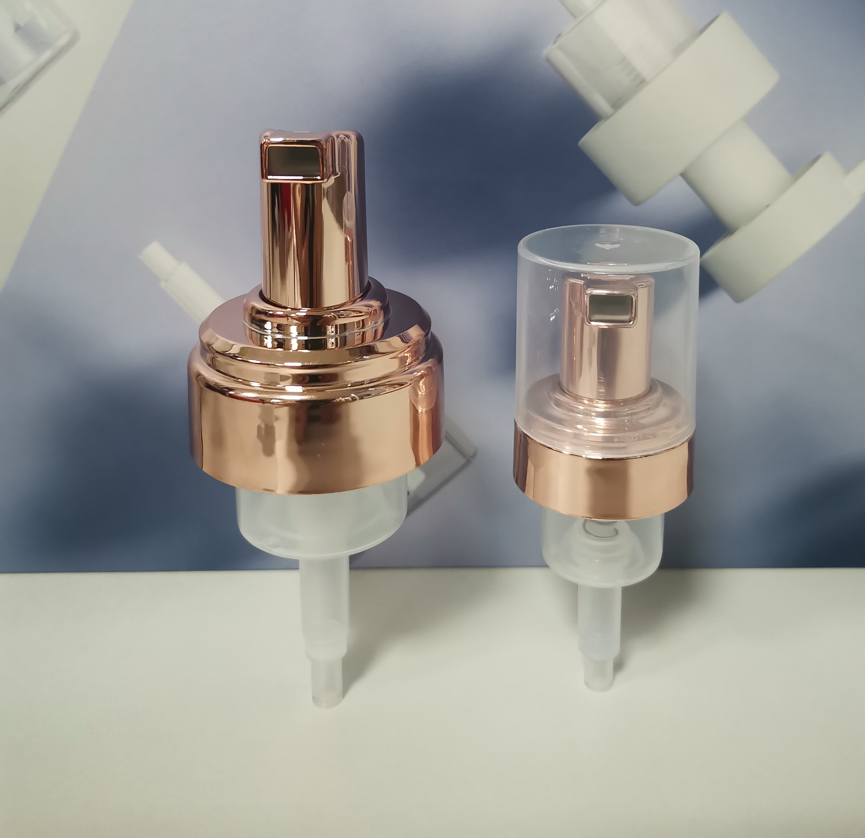Professional Cosmetic Overcap Lotion Pump in PP with 0.8cc 0.4cc Discharge