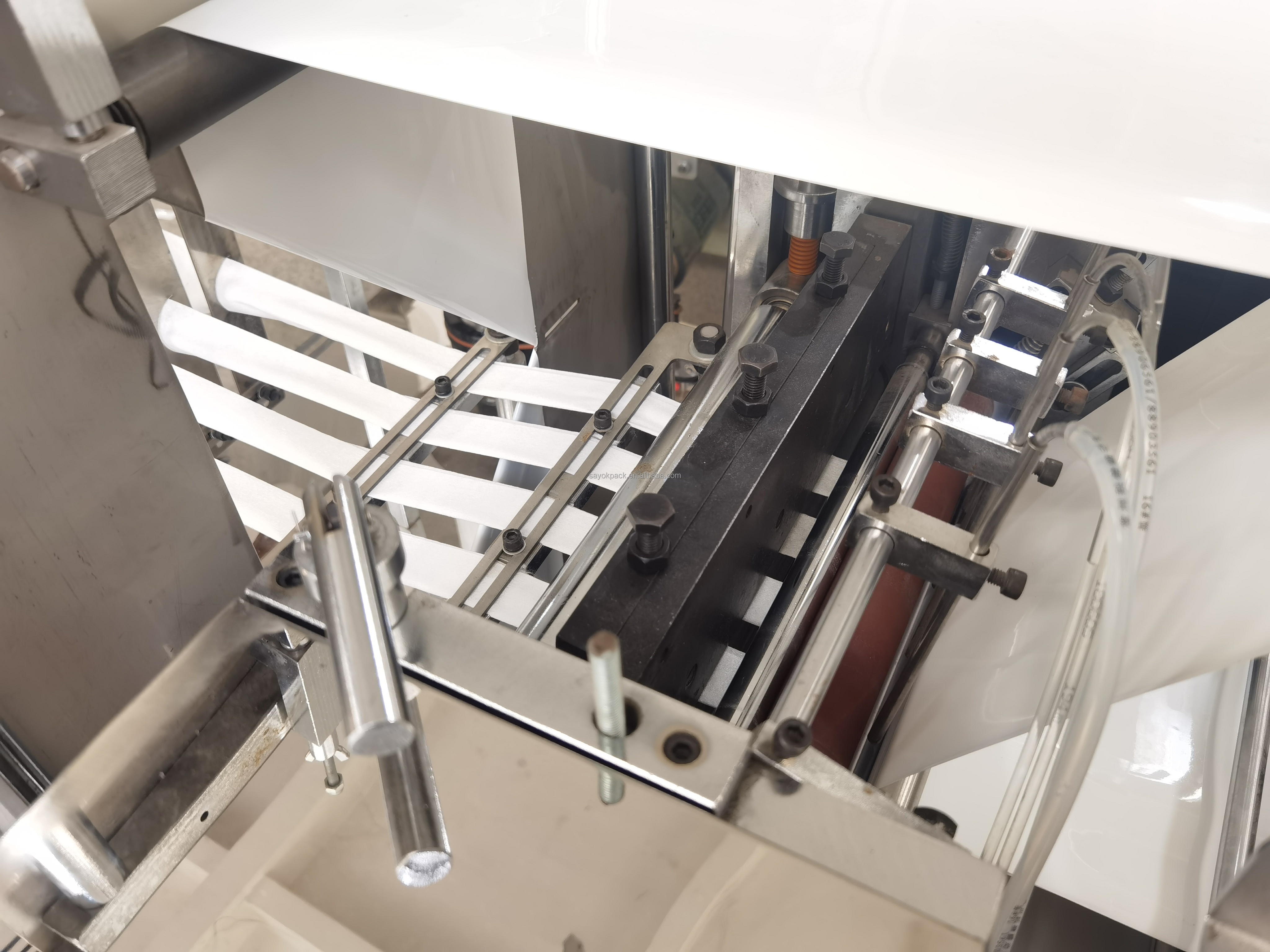 400mm Film Width PLC Alcohol Swab Manufacturing Machine Alcohol Prep Pad Production Machine