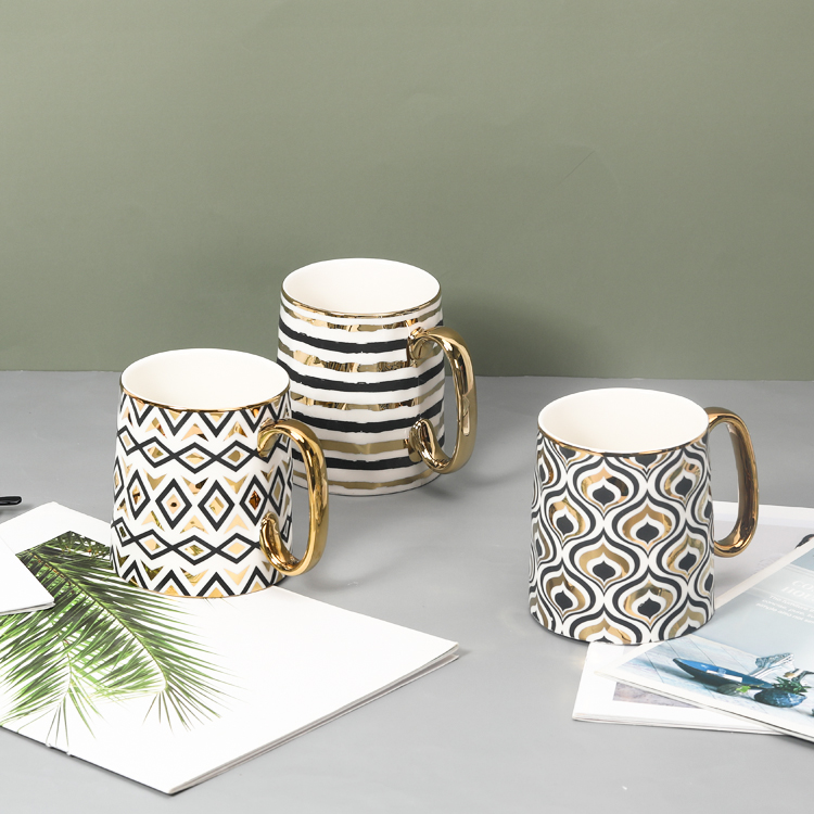 Handmade Ceramic Coffee Cups With Fox Face Pattern 400ml Capacity
