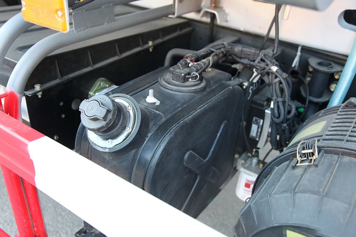 Foton Oil Tanker Truck Auman BJ5163 EXT 3 Series Diesel 210HP 4X2 8T Flat Top Single Row Seat