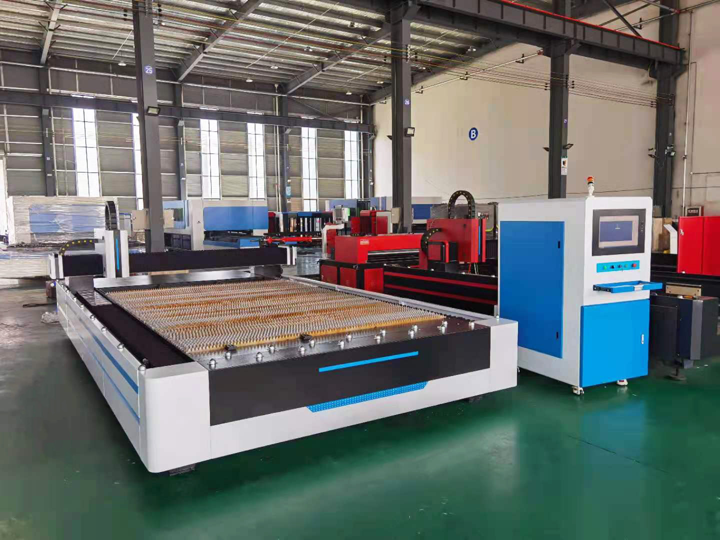 Sheet Metal CNC Fiber Laser Cutting Machine 3kw Double Table 3015