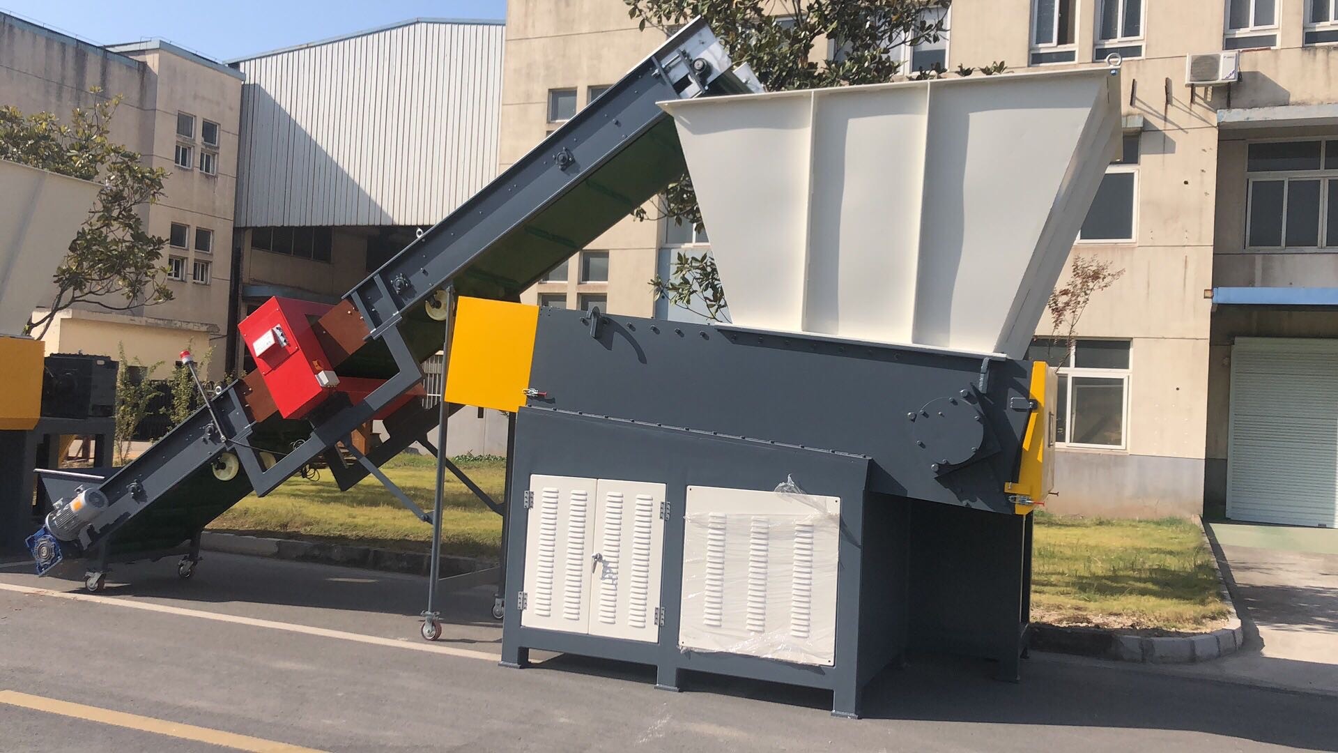Hydraulic Pushing PET Fibers Single Shaft Shredder Machine