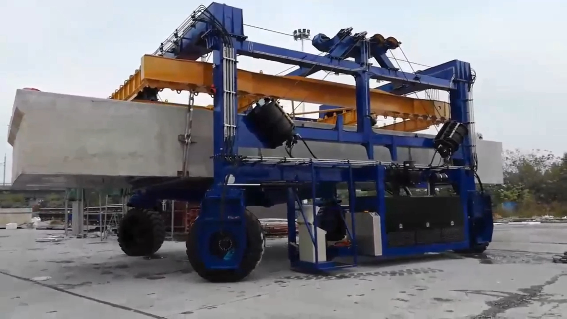 Mobile Workshop Gantry Crane , Container Gantry Crane Manufacturers