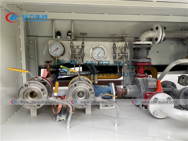 Right Hand Drive 5 Tons 7 Tons LPG Gas Refueler Truck