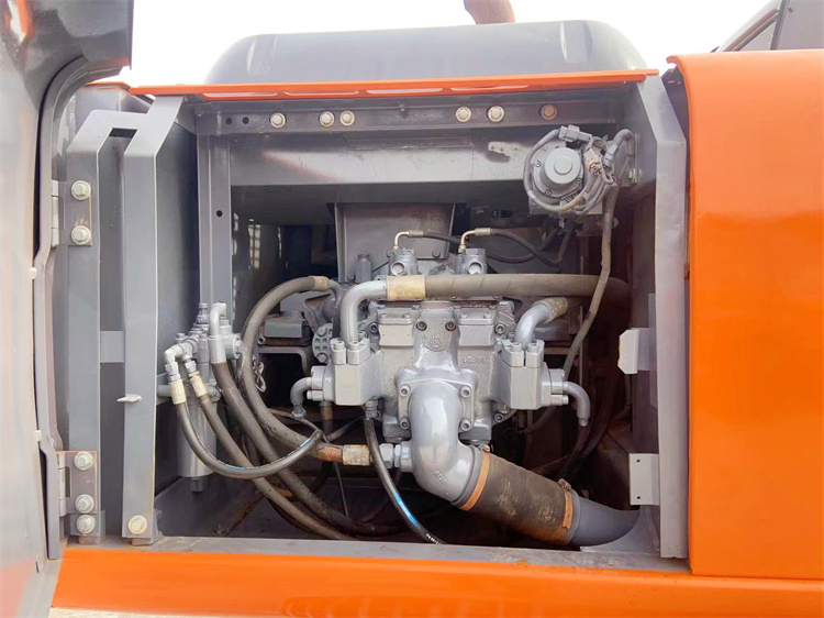 122 KW Hitachi EX210 Excavator with 4600 Working Hours and Good Condition from Japan