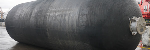 Dia 3.3 X L 6.5m Semi Submarine Fenders Low Hull Pressures For Boat