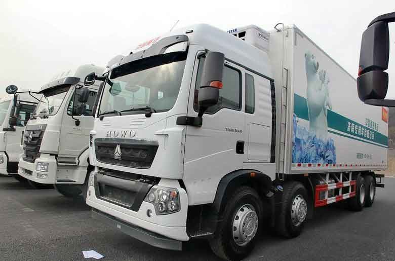 SINOTRUK HOWO T5G 340horsepower 8*4 refrigerator truck 9.6M 53CBM MAN ENGINE
