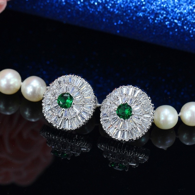 Fashion CZ Earring Studs Cartilage Earring for Women Copper CZ Zircon Leaf Small Stud Earring Piercing Jewelry Gif