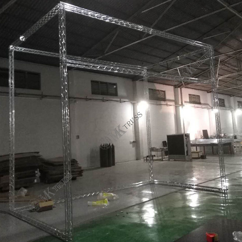 Main Tube 20*2mm Church Equipment Aluminum Display Booth Event Mobile Stage Truss