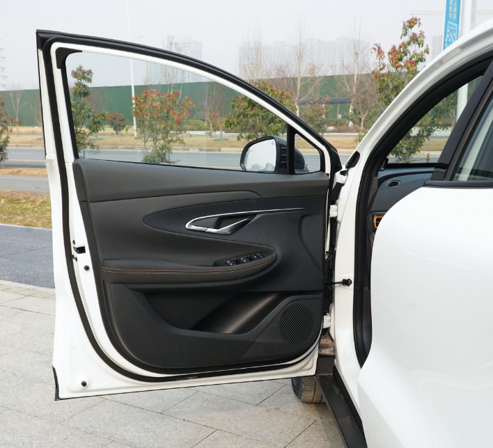 Changan UNI-T 2022 2.0T 233HP Noble Model 8AT 5 Seats SUV With 20" Wheel Hub