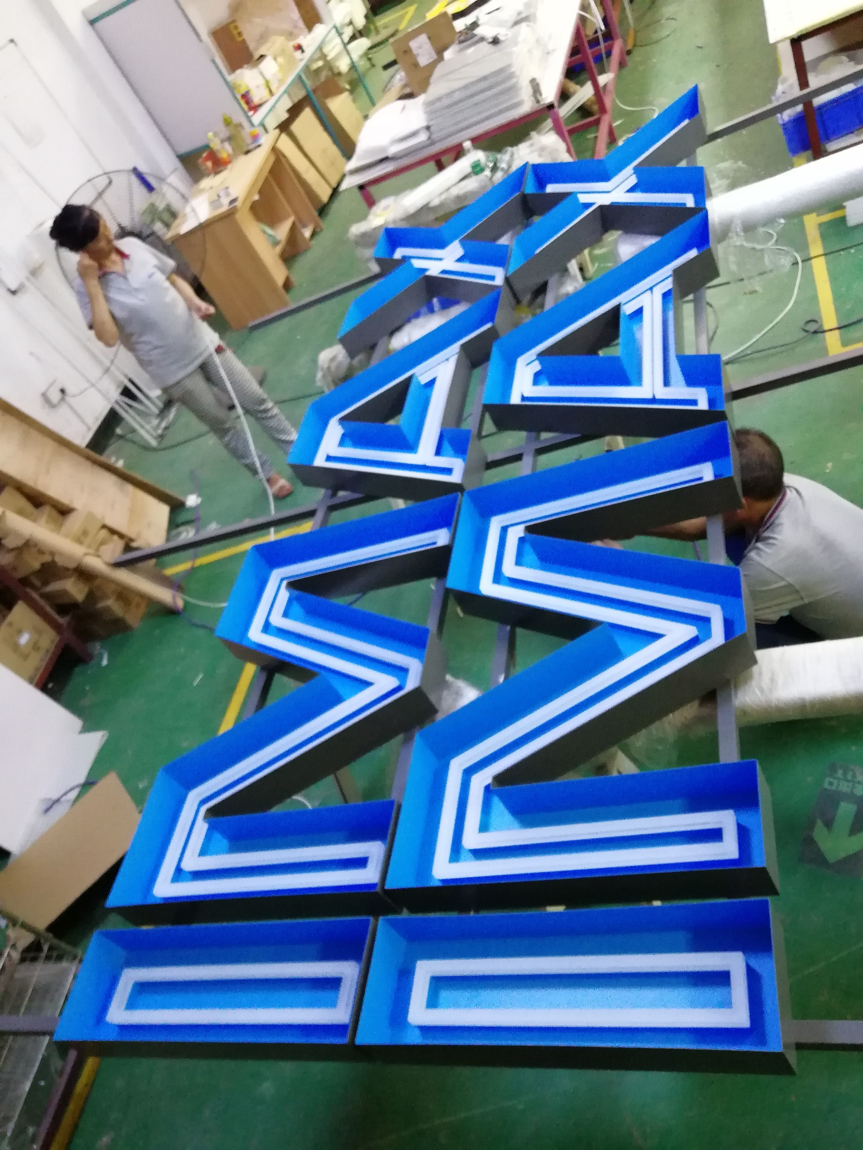 Outdoor Stainless Steel 3D LED Letter Signs PANTONE / RAL Wall Mounted Installation