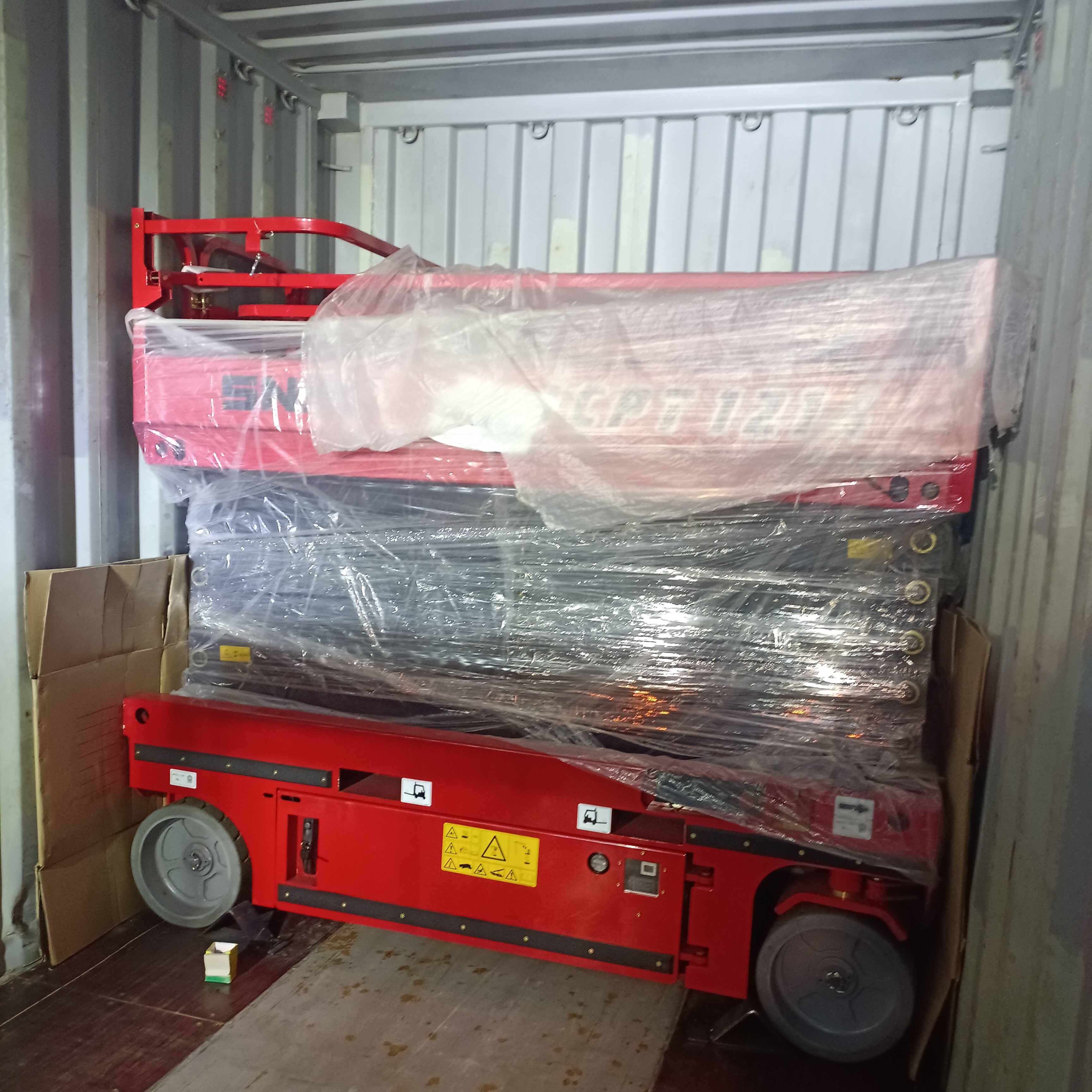 Self propelled Electric Aerial Work Mobile Scissor Lift 4m 6m 8m Height With CE Certification