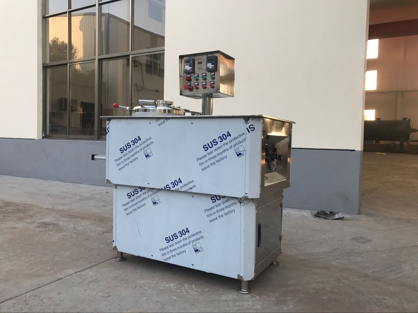 Horizontal Barrel Powder Loading Tablet Wet Granulation Machine