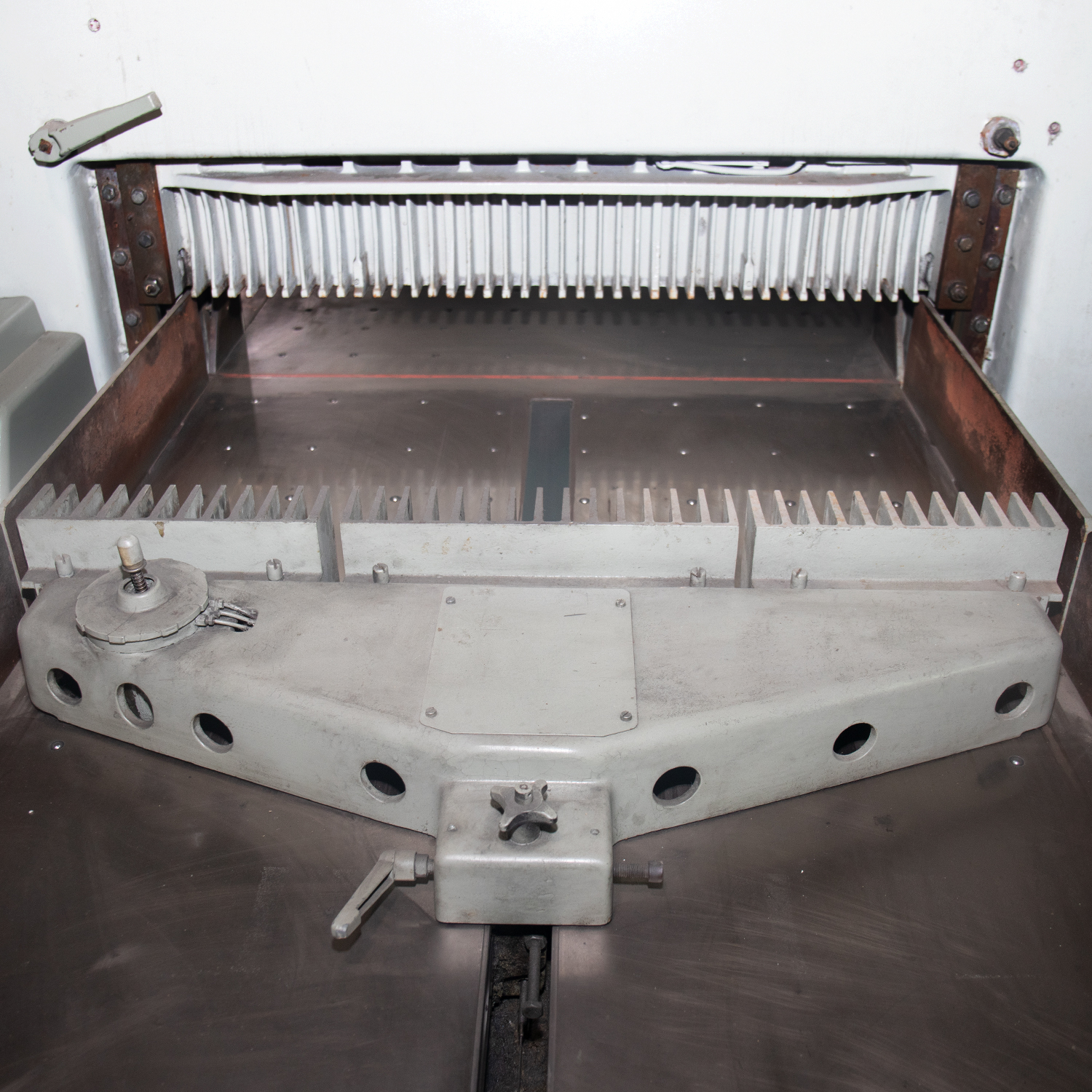 Semi Automatic A3 A4 Electric Paper Cutting Machinery 1150mm Guillotine Book Cutter