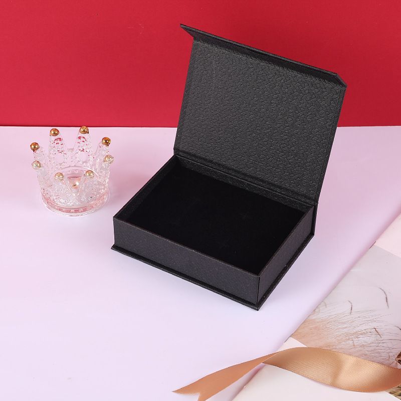 Solid Color Classic Style Custom Logo Printing Matt Laminated Rigid Foldable Cardboard Wedding Grown Packaging Magnetic Box