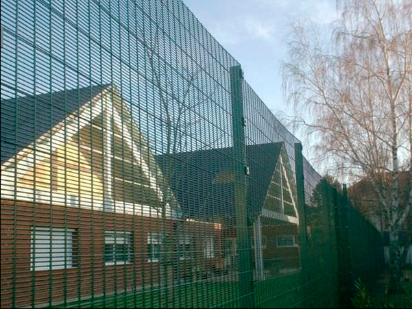 358 Prison Mesh Panel Systems 5.2m Height Anti Climb Security Fence