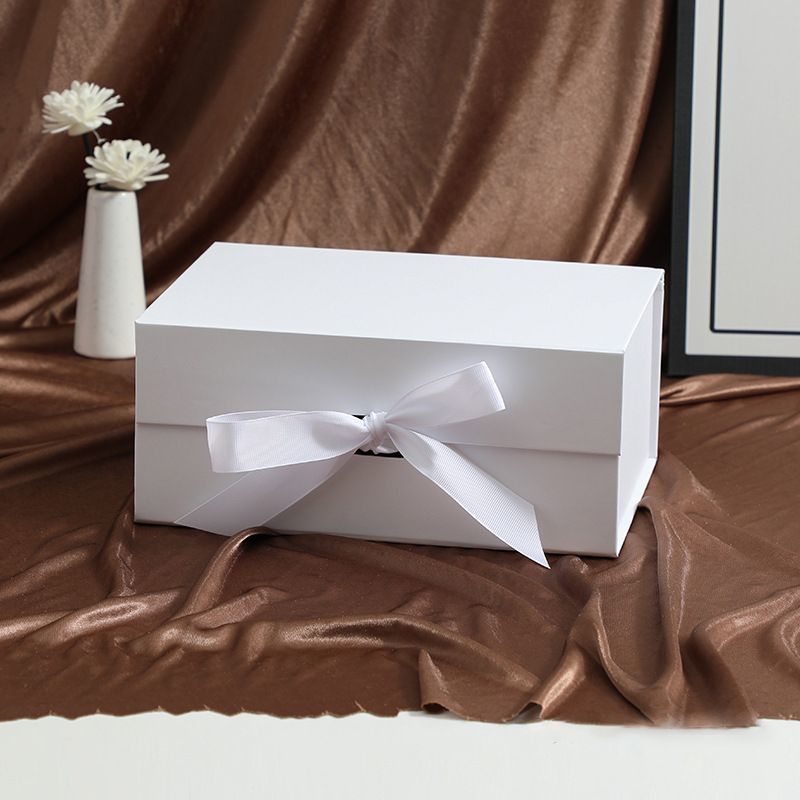 China Wholesale Luxury Custom Foldable Magnetic Rigid Cardboard Packaging Packing Package Paper Gift Folding Box for Perfume Soap Flower Jewelry Mug with Ribbon