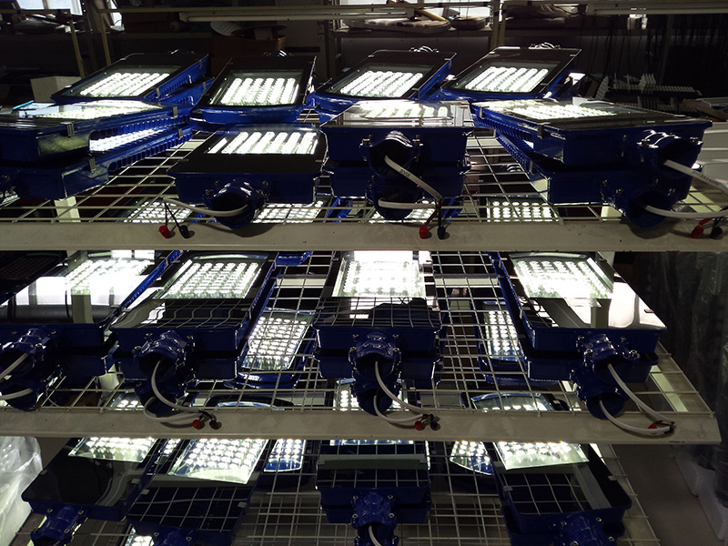 Applied in More than 50 Countries 5 years Warranty Products CE ROHS IEC Certificated 60w led Solar Street Light