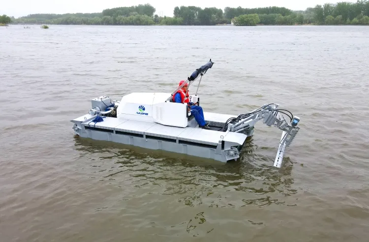 Customized Multifunctional Amphibious Dredging Machine With Lightweight Hull Structure JLAMV2100