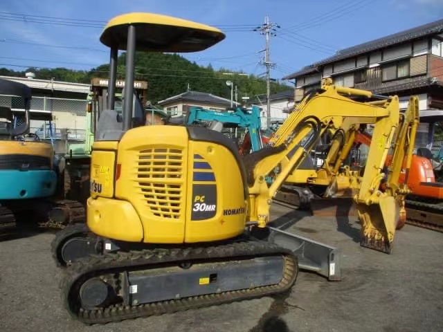 used Komatsu pc30 pc30mr 30mr 3 tons 3 ton 3ton original Komatsu excavator with closed cab for sale