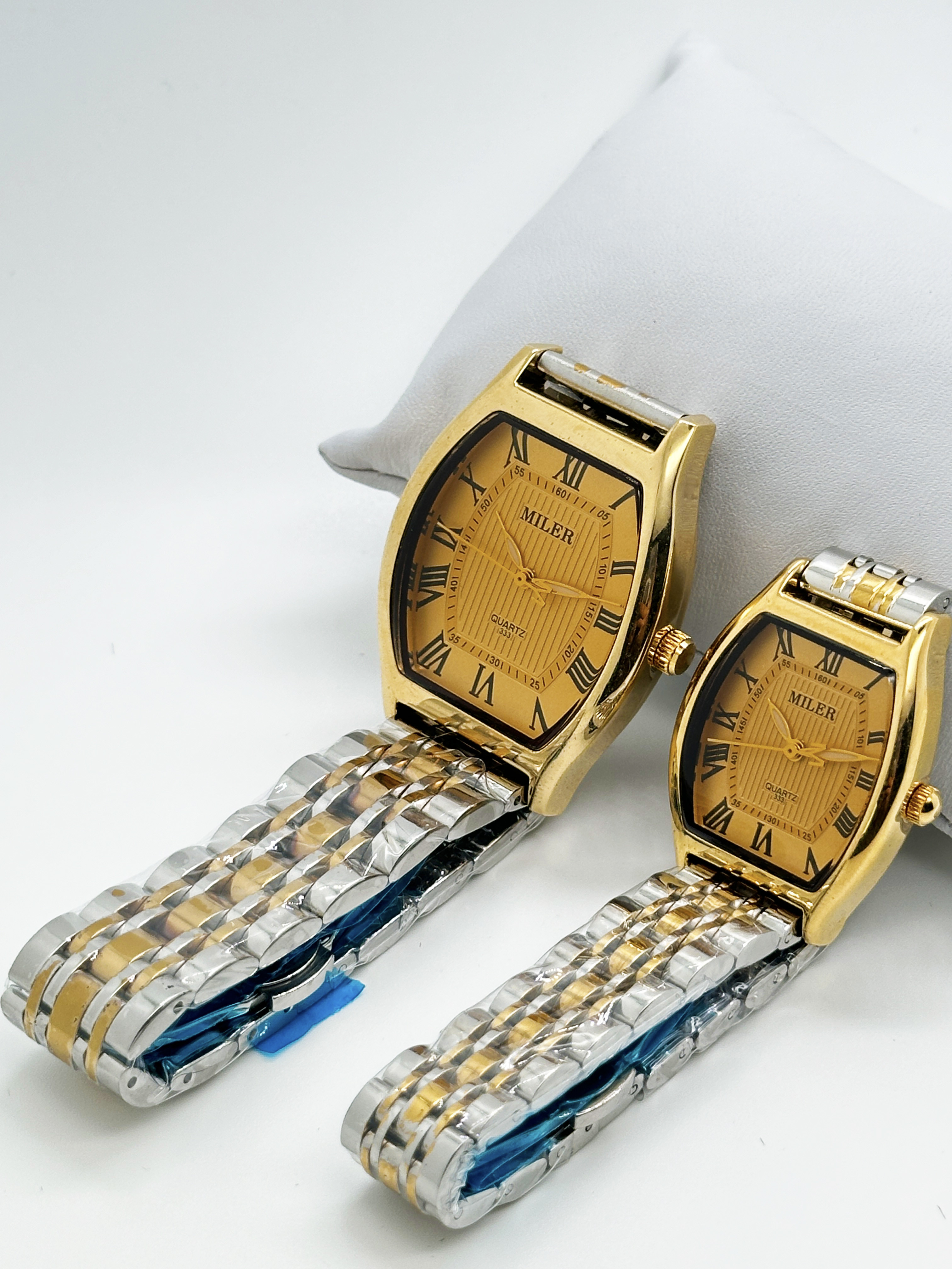 Fashion Minimalist Quartz Wrist Watch For Men And Women 30m Water Resistance